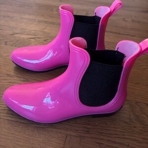 Glossy Hot Pink Chelsea Rain Boots